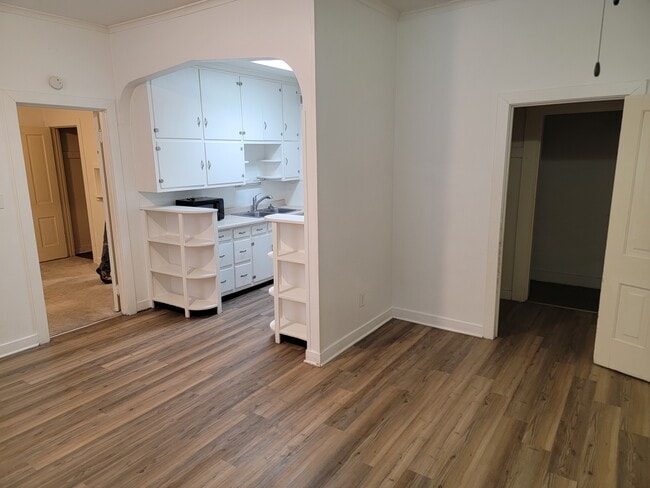 Building Photo - 1338 Main St