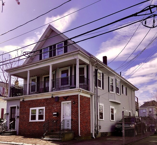 Building Photo - 55 Brown St