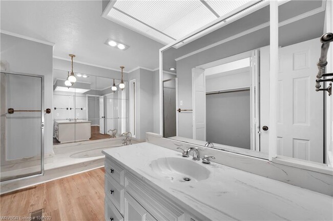 Building Photo - 2411 S 46th St