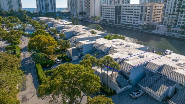Building Photo - 310 Poinciana Island Dr