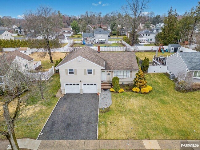 Building Photo - 327 Webster Dr