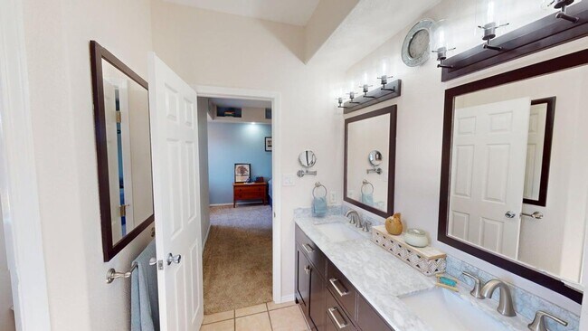 Building Photo - 3-Bedroom/2.5-Bathroom in Alamogordo, NM