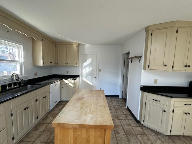 Building Photo - 1 Ellsworth St