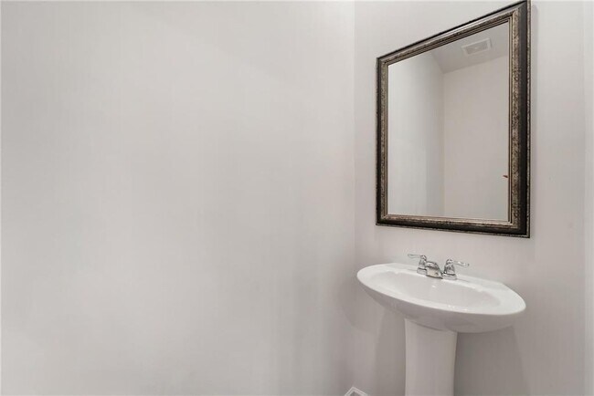 Building Photo - 649 Isom Walk