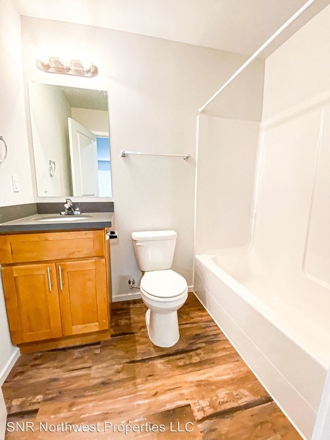 Building Photo - 2 br, 2 bath Apartment - 1402 E 69th st