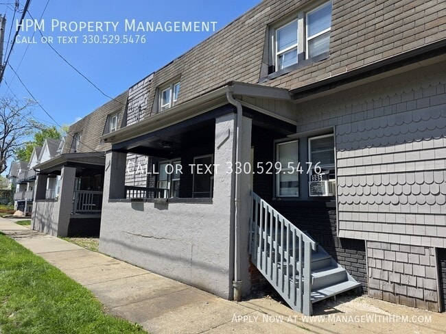 Building Photo - 393 Cross St