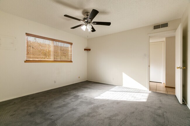 Building Photo - 1612 Pablo Ct NE