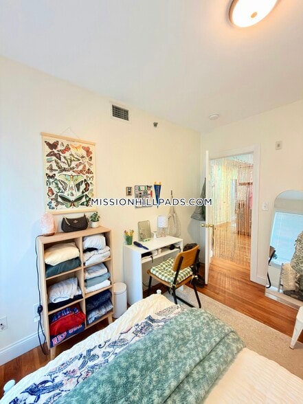 Building Photo - 830 Huntington Ave