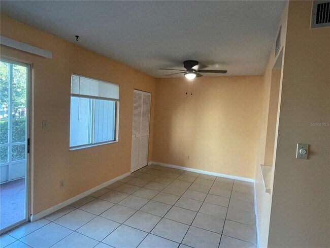 Building Photo - 549 Fairways Dr