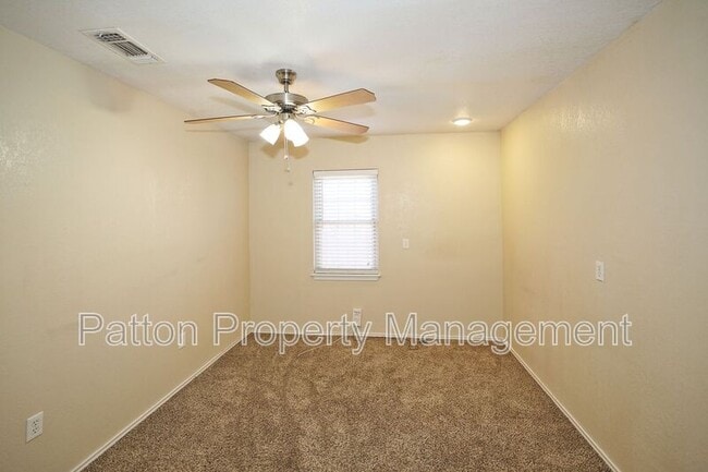 Building Photo - 2905 Salem Dr