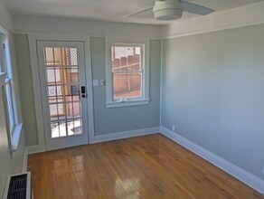 Building Photo - This Charming 1 Bed/1 Bath is All You!
