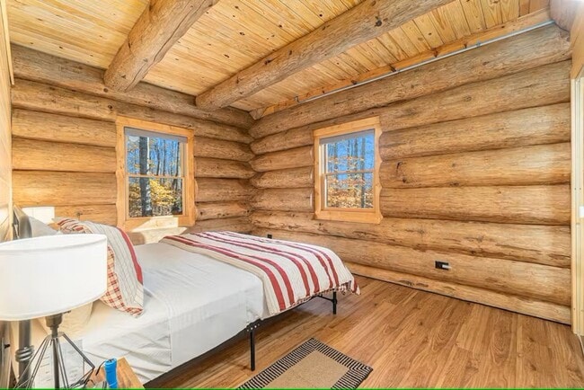 Building Photo - Furnished Log Cabin Extended Stay Summer Rental