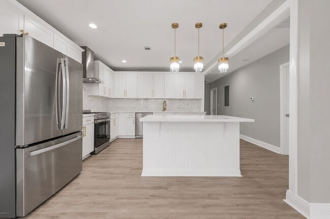 Building Photo - Move In by 6/5 & Save $500 OFF JUNE Rent — Fully Renovated Gem!!!