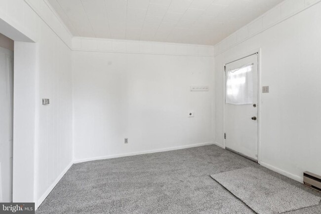 Building Photo - 815 N Maple Ave