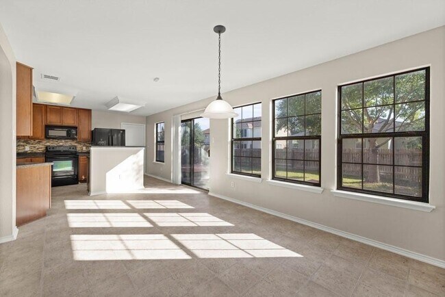 Building Photo - 204 Lauren Loop