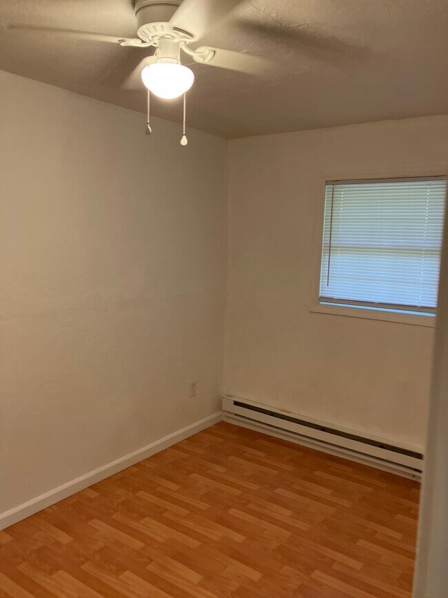 Building Photo - 1226 Martin Cir