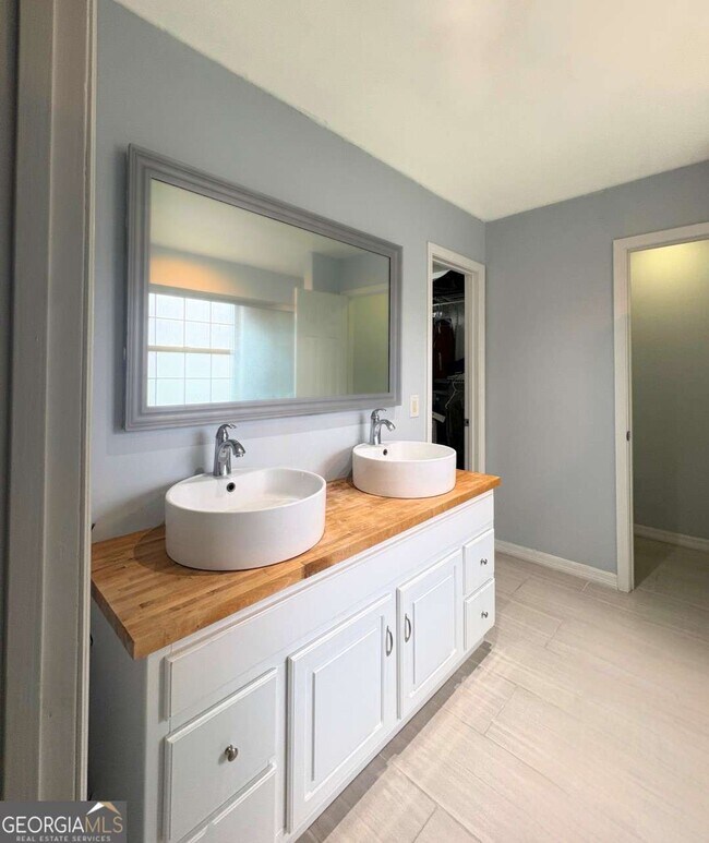 Building Photo - 105 Juliana Pl