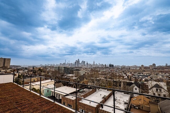 Building Photo - 520 Palisade Ave