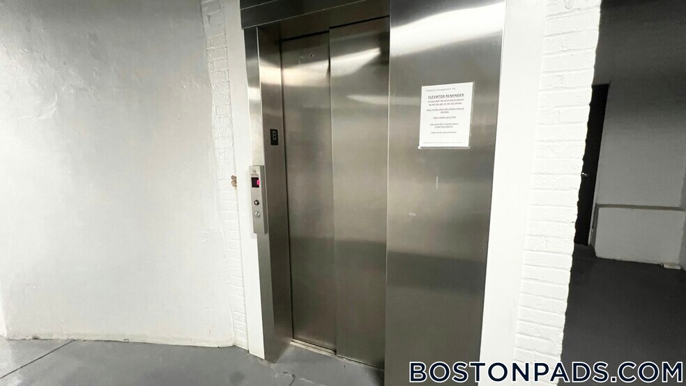 Building Photo - 1175 Boylston St