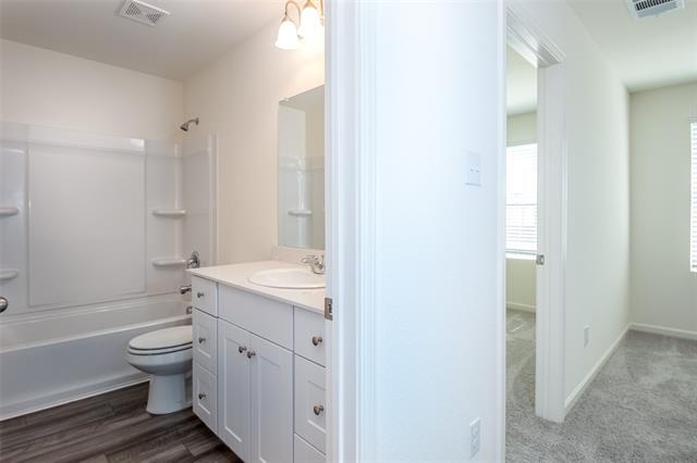 Building Photo - 2109 Prairie Ln