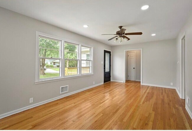 Building Photo - 3605 S Norwood Ave
