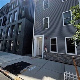 Building Photo - 229 Maverick St
