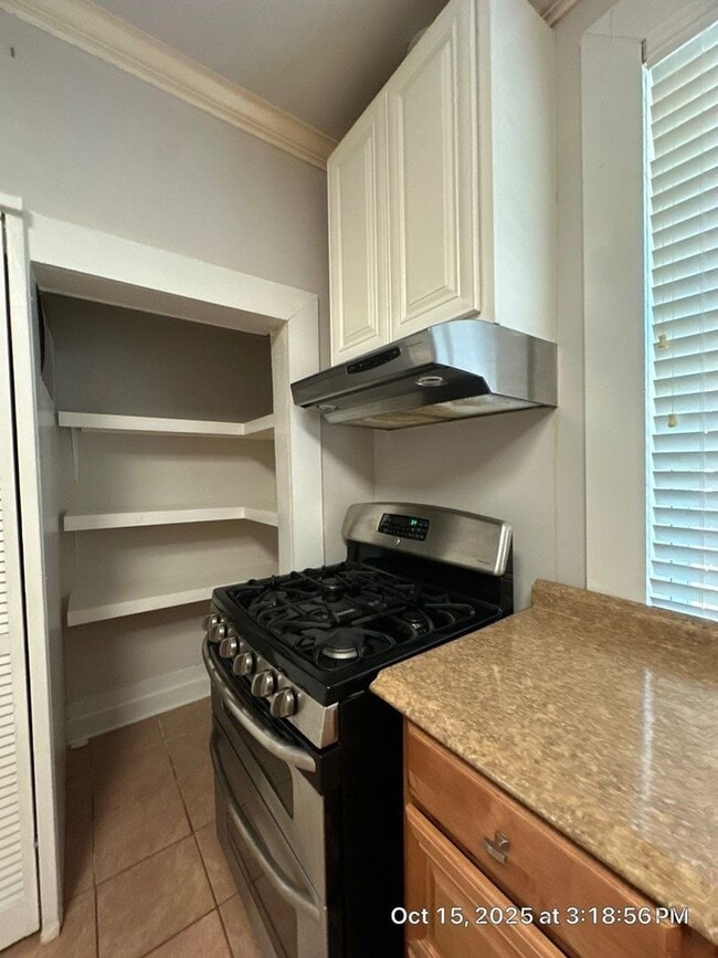 Building Photo - RHODES AREA 4 Bedroom /2.5 Bath House! Gorgeous New Floors