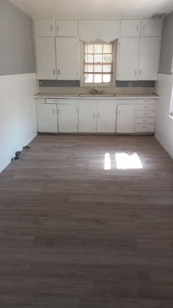 Building Photo - Handyman Special $0 First Month's Rent / “...