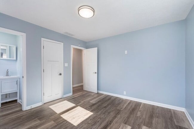 Building Photo - Beautifully updated home located in the he...