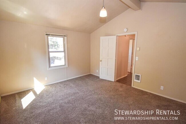 Building Photo - 2427 Miami Ln