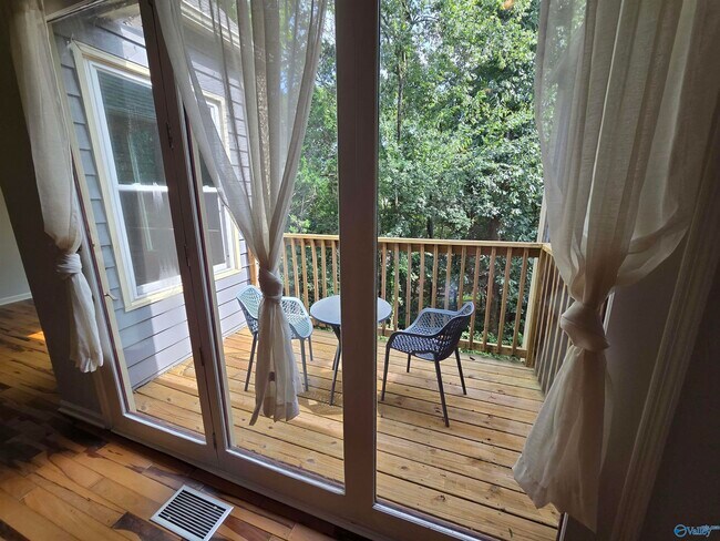 Building Photo - 211 Knollridge Cir SE