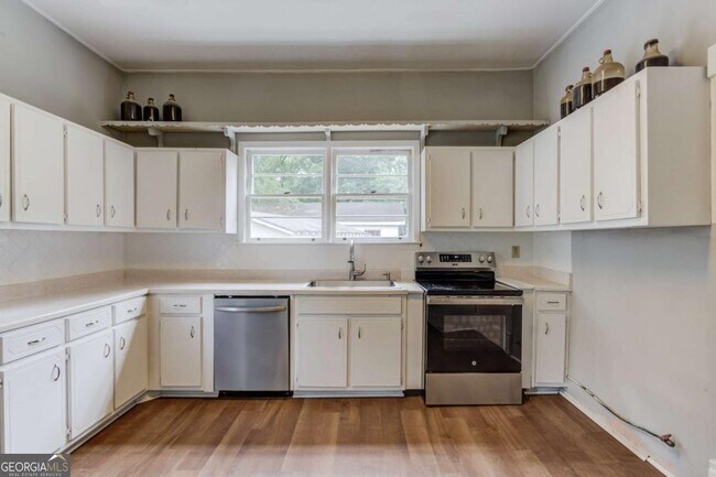 Building Photo - 227 Alcovy St