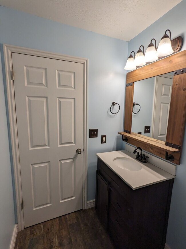 Building Photo - $1,800 Rent Credit! Spacious 5-Bed Clearfield Home with Garage & Fenced Yard