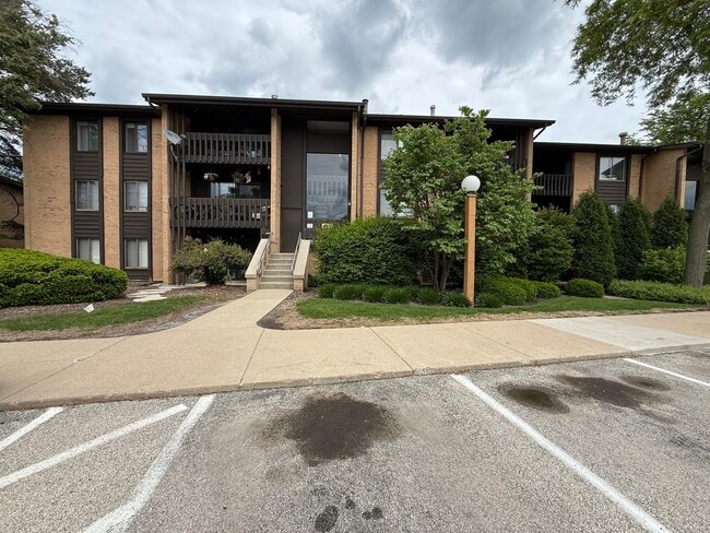 Primary Photo - 6105 Knoll Valley Dr