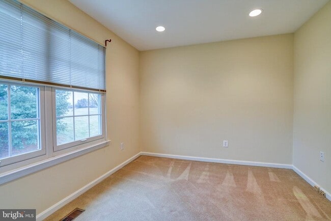 Building Photo - 115 Gleneagles Dr