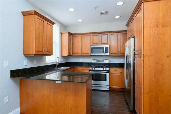 Building Photo - 538 NE 7th Ave