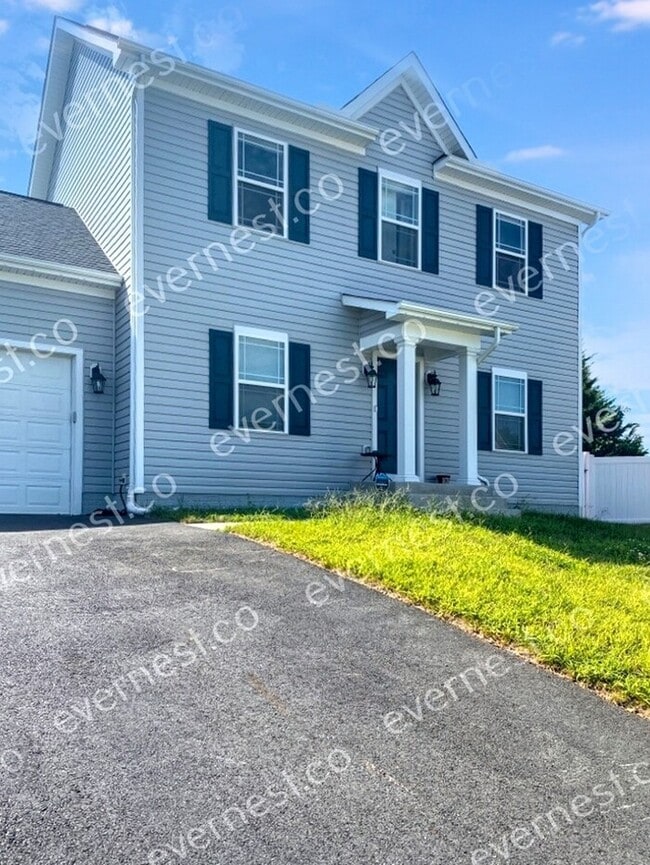 Primary Photo - 102 Ridgeway St