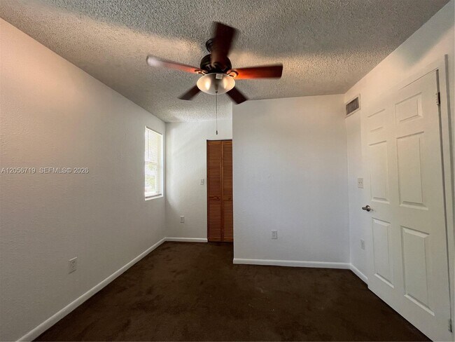 Building Photo - 895 Crystal Lake Dr