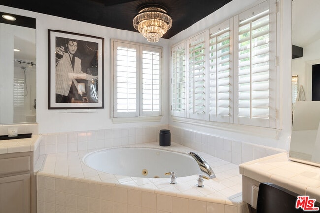 Building Photo - 736 Oxford Ave