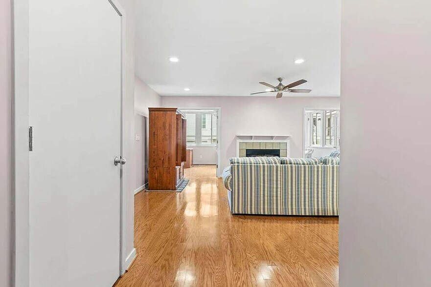 Building Photo - 2780 Hidden Oak Dr
