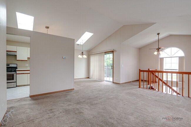 Building Photo - 614 Le Parc Cir