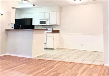 Building Photo - 9901 Hundred Oaks Cir