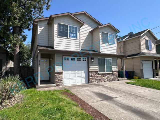 Primary Photo - Spacious 3-Bed, 2.5-Bath Retreat in Portla...