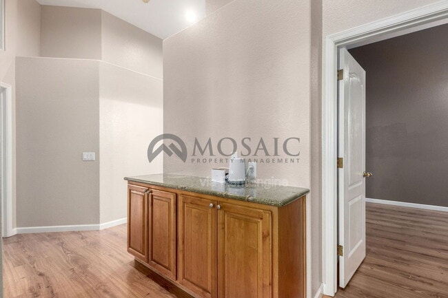 Building Photo - 2738 E Silverwood Dr