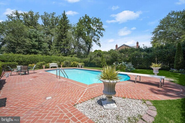 Building Photo - 7109 Radnor Rd