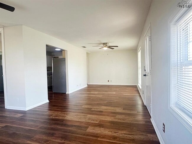 Building Photo - 3016 Stearns Ave