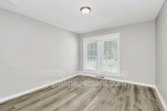 Building Photo - 1806 Herrin Ave