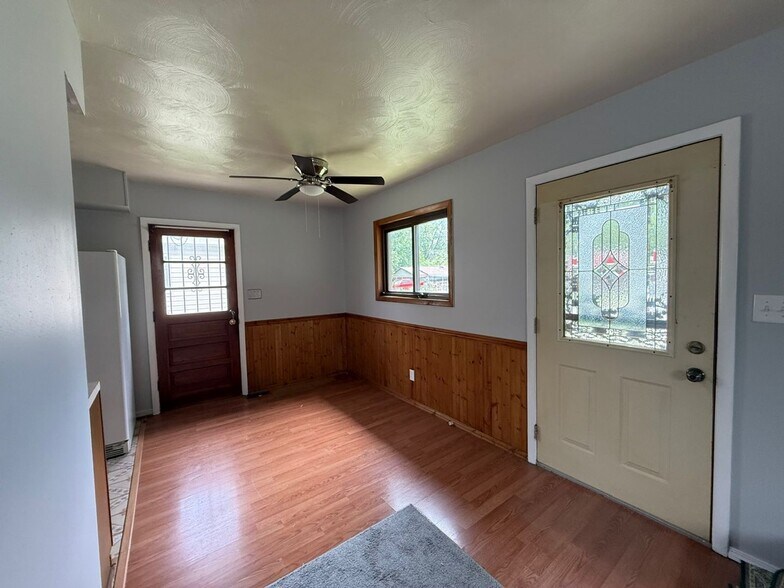 Building Photo - 3702 Hoyt Ave