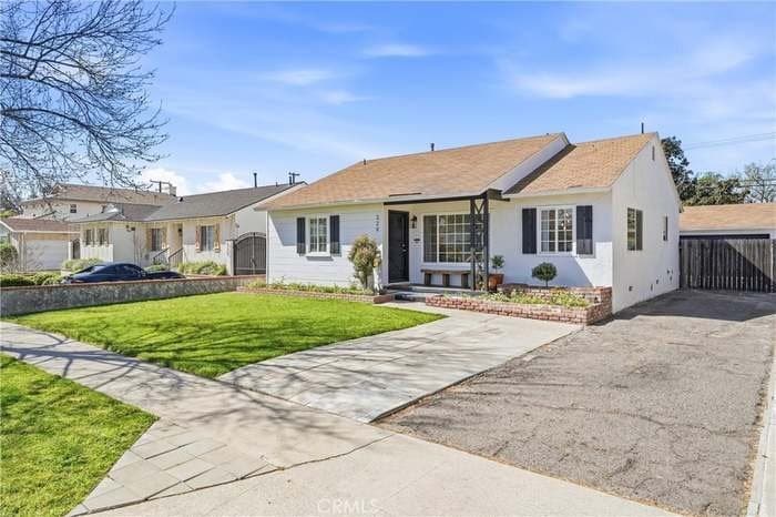 Building Photo - 329 Catalpa Ave
