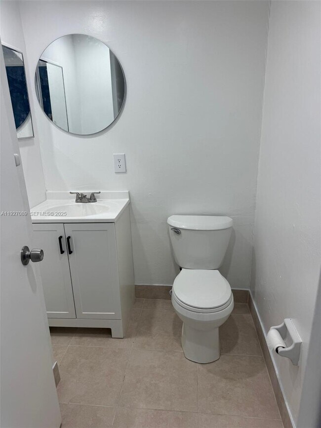 Building Photo - 1881 Middle River Dr